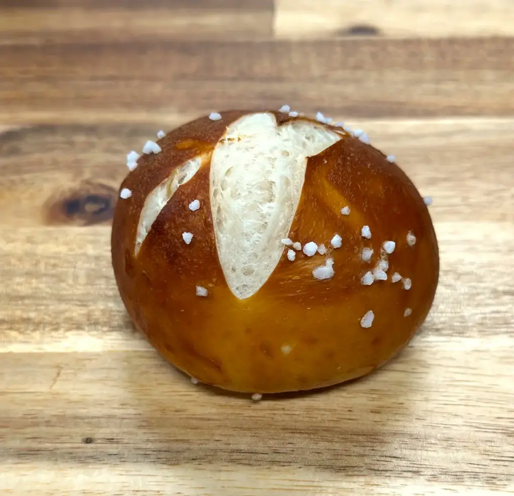 Fresh Pretzel Bun salt